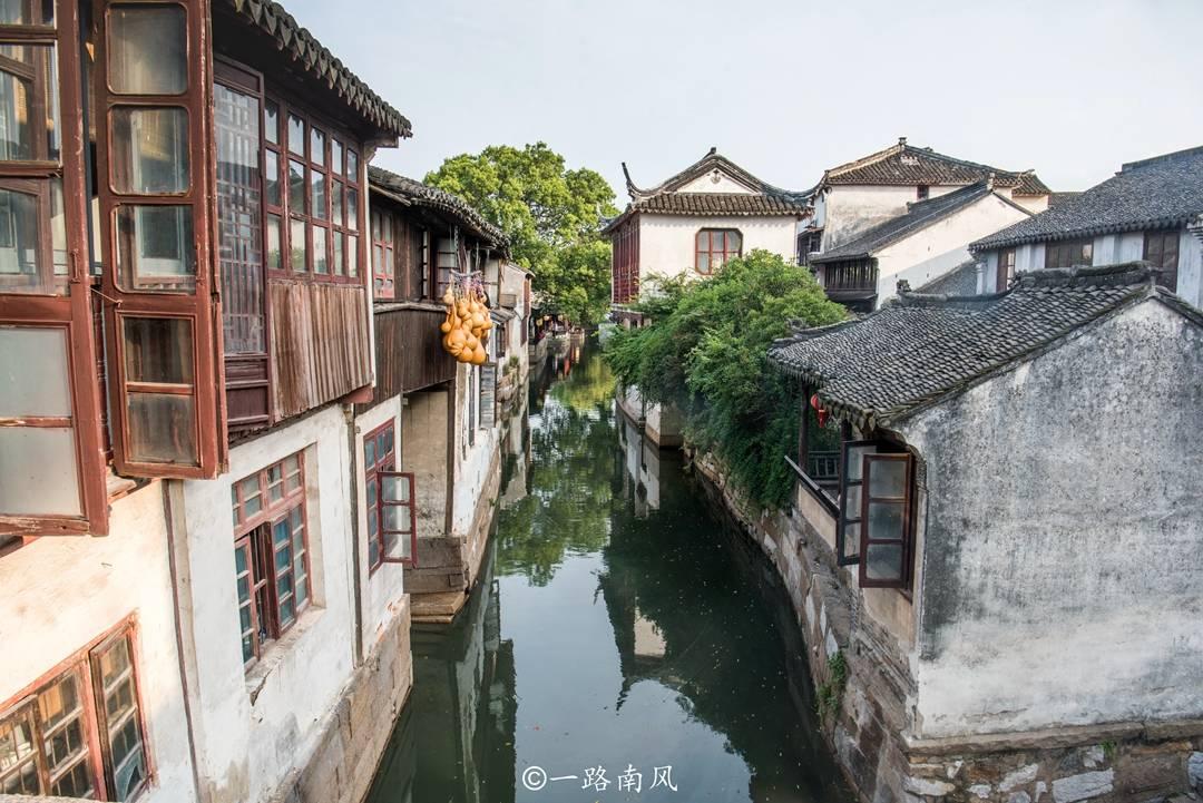 云南百年领秀:精美装饰,高品质制造